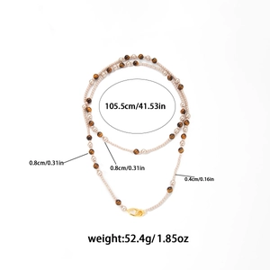 Dettaglio delle dimensioni della collana lunga di perle occhio di tigre con chiusura dorata
