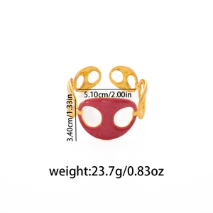 Dettaglio del bracciale dorato con smalto rosso e dimensioni larghezza 5,10 cm 23,7 g