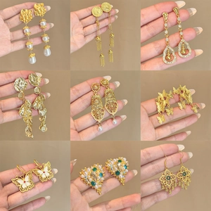 Orecchini Pendenti in Lega Tonalità Oro Vintage per Donna Elegante Stile Cinese Künstliche Perle Nappe Farfalla Gioielli Floreali Regalo