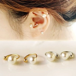 Elegantes Set aus gold- und silberfarbenen Perlen-Ohrklemmen im U-förmigen Design für Damen