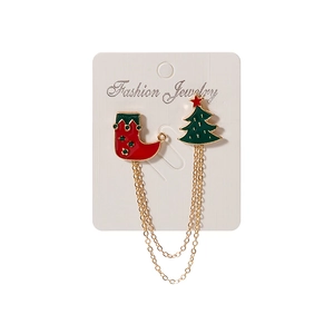 Ensemble de broches émail chaussette et sapin de Noël avec chaîne dorée sur carte