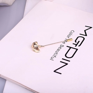 Golden ginkgo leaf lapel pin brooch with detailed veins and long safety needle