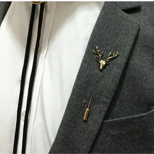 Broche tête de cerf dorée pour costume d'homme, accessoire de revers au style rétro chic
