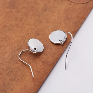 Orecchini a cerchio geometrici minimalisti in metallo argento con dischi lucidi