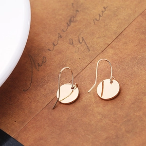 Orecchini a gancio geometrici minimalisti in oro rosa con finitura a specchio lucida per donne