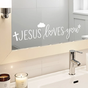 Adesivo da parete bianco Jesus Loves You con croce e cuori in un bagno moderno