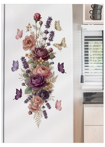 Dettaglio di adesivi murali floreali con peonie viola e farfalle su un mobile bianco