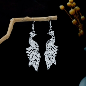 Orecchini pendenti a pavone etnici con design a foglia cava in argento vintage