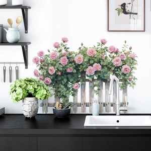 Adesivo murale con rose rosa e staccionata per decorare cucina e camera