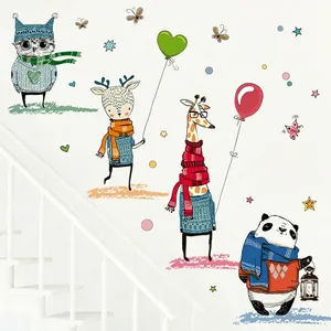 Wandtattoo-Set mit niedlichen Waldtieren und Heißluftballons für skandinavische Kinderzimmer