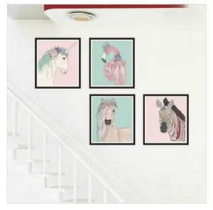 Set di 4 adesivi murali minimalisti con illustrazioni di unicorno e fenicottero con cornice