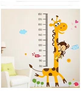 Détail du sticker mural girafe pour chambre d'enfant avec échelle de 80 à 180 cm