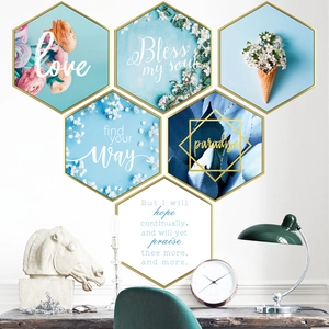 Set di quadri murali esagonali dorati con motivi floreali e citazioni ispiratrici