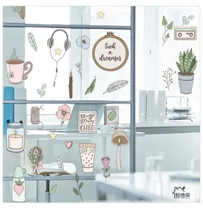 Détail de stickers muraux autocollants étanches style Mori sur une cloison en verre
