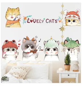 Détail de stickers muraux chats mignons peints à la main dans une chambre chaleureuse
