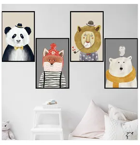 Lot de quatre toiles d'animaux nordiques montrant un panda, un renard, un lion et un ours polaire