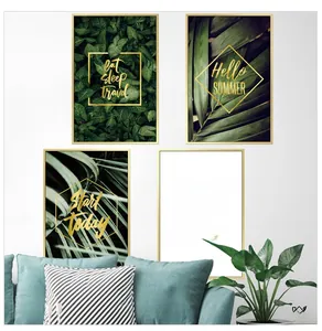Détail de 4 tableaux muraux de plantes tropicales avec cadres dorés métalliques