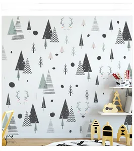 Détail de stickers muraux style nordique avec arbres géométriques et tête de cerf