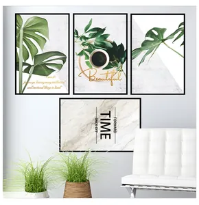 Ensemble de quatre tableaux nordiques avec feuilles tropicales et motifs marbrés
