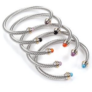 Set di bracciali a cavo intrecciato con gemme multicolori e finitura bicolore