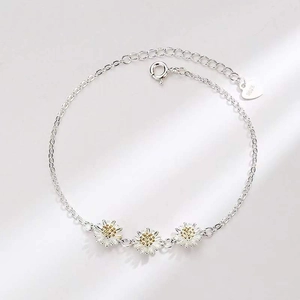 S925 sterling silver daisy bracelet featuring three white flowers with yellow centers