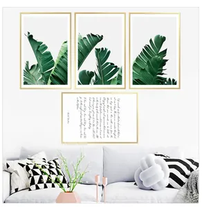 Set di quattro quadri con foglie tropicali e citazioni in eleganti cornici dorate