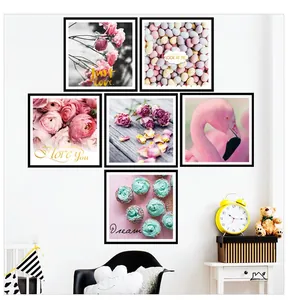Détail d'un ensemble de 6 tableaux décoratifs flamant rose et rose avec cadres