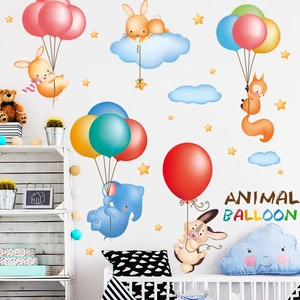 Stickers muraux animaux en montgolfière pour chambre d'enfant avec nuages et étoiles