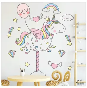 Detail von rosa Einhorn-Wandaufklebern mit Regenbogen und Sternen für Mädchenzimmer