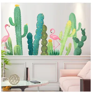 Détail de stickers muraux cactus tropicaux et flamants roses sur un mur blanc