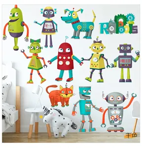 Détail de stickers muraux robots colorés et motifs d'engrenages dans une chambre d'enfant