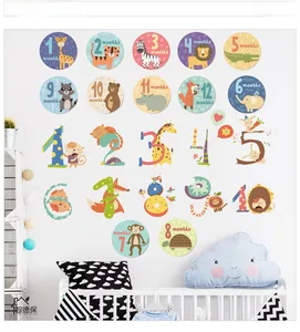 Stickers muraux bébé avec 12 animaux mensuels et chiffres de 1 à 10 en dessin animé