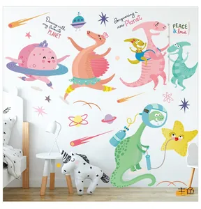 Détail de stickers muraux dinosaure astronaute et planètes pour déco de pépinière