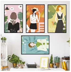 Flache Illustration Wandkunst-Set mit Mädchen und Zitaten in modernem Heimbüro-Dekor