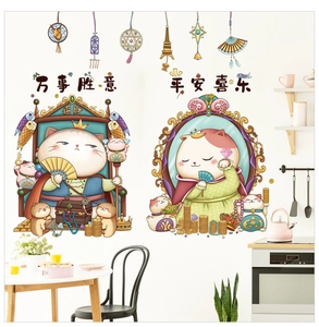 Détail des stickers muraux Maneki Neko avec porte-bonheur et calligraphie traditionnelle