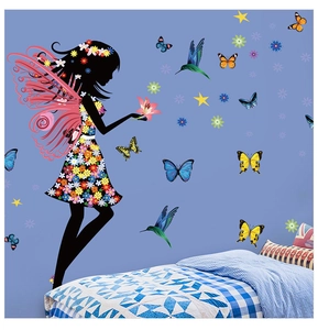 Détail du sticker mural fée des fleurs avec fille papillon pour décor de chambre