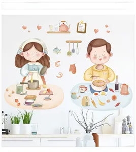 Dettaglio di adesivi murali da cucina a fumetti con ragazza che cucina e ragazzo a tavola