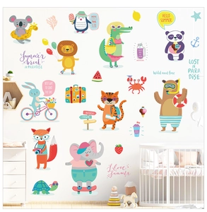 Wandsticker fürs Kinderzimmer mit Zeichentrick-Löwen und Elefanten im Sommerthema