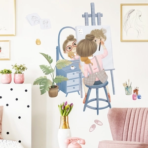 Sticker mural fille peignant pour chambre avec plante monstera et décor de coiffeuse