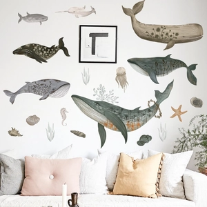Stickers muraux baleines à l'aquarelle et motifs floraux dans un salon nordique