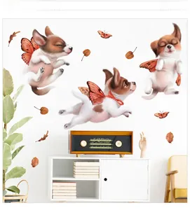 Détail de stickers muraux chiots mignons avec ailes de papillon dans un décor chaleureux