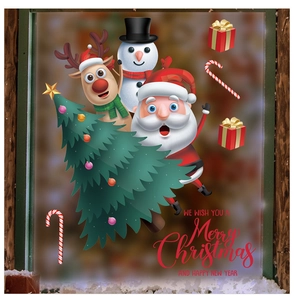 Dettaglio di adesivi natalizi 3D con Babbo Natale, renne e alberi per decorazione finestre