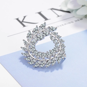 Broche Fleur de Luxe en Cuivre Plaqué Platine avec Zirconia pour Femme Mode Accessoires de Manteau Polyvalents Bijoux Cadeau