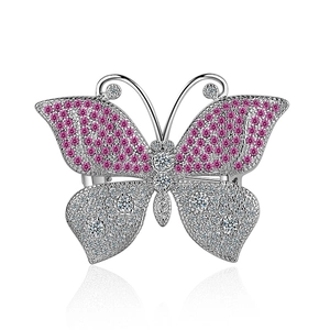 Élégante broche papillon avec zircons roses et blancs sertis sur une base en métal argenté