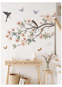 Detailansicht von Vogel- und Blumenwandaufklebern mit realistischen Schmetterlingen