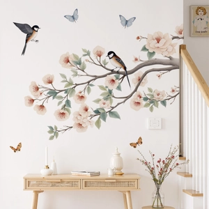 Wandtattoo mit rosa Blüten, Vögeln und Schmetterlingen auf Zweigen für Wohnzimmer