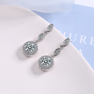 Elegante druppelvormige oorringen met zirkonia in gepolijst zilver voor dames