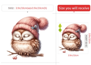 Vue détaillée du sticker mural hibou avec dimensions et chapeau rose sur branche