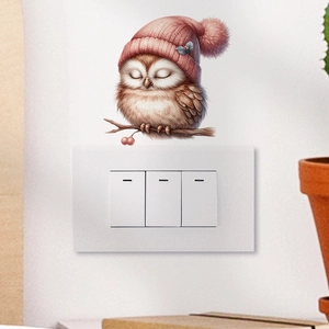 Sticker mural hibou mignon avec bonnet rose sur branche au-dessus d'interrupteur