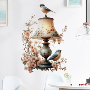 Vintage Wandtattoo mit rosa Blumen, Vögeln und einer Laterne im Esszimmer-Hintergrund